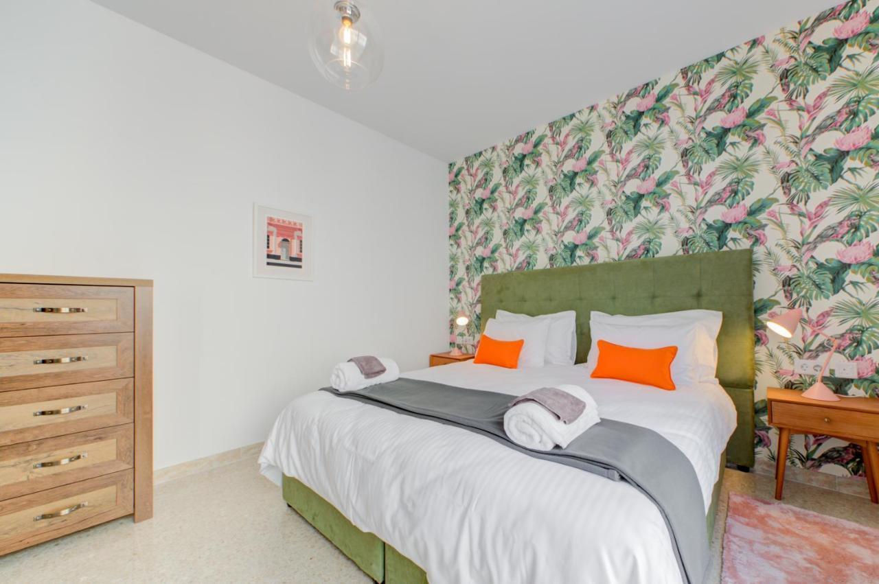 Colorful & Spacious With Yard - Close To Xemxija Bay *