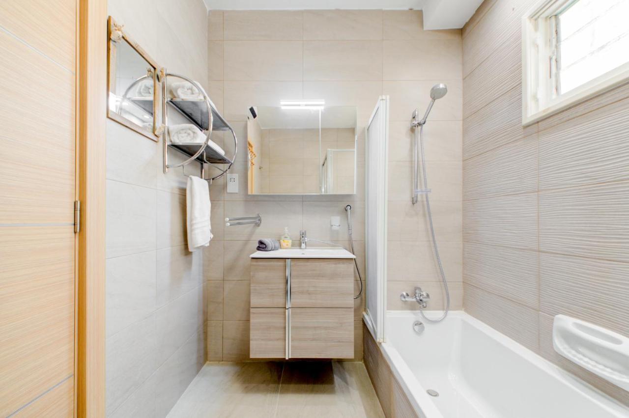 Colorful & Spacious With Yard - Close To Xemxija Bay *