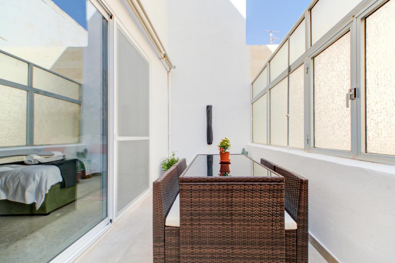 Apartament Colorful & Spacious With Yard - Close To Xemxija Bay San Pawl il-Baħar