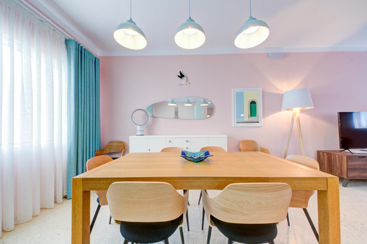 Colorful & Spacious With Yard - Close To Xemxija Bay Apartament