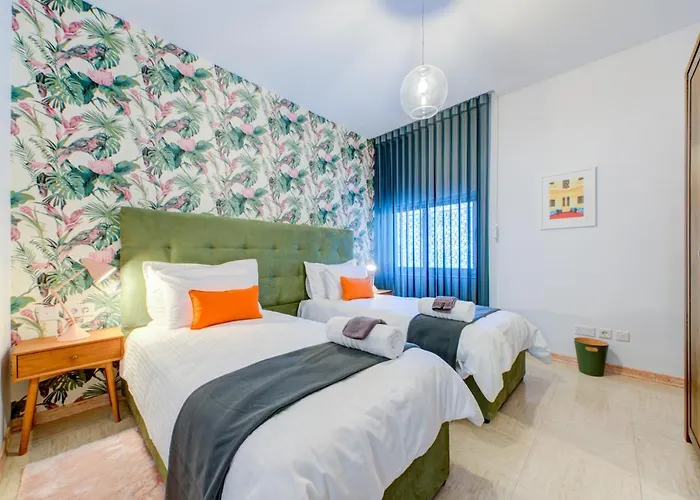 La Punziett, a bright 2 bed 1 bath unit. Sleeps 4
