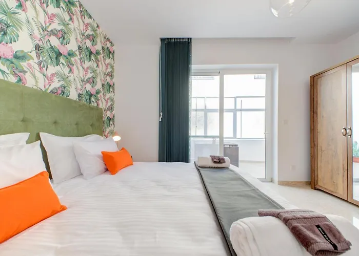 La Punziett, a bright 2 bed 1 bath unit. Sleeps 4