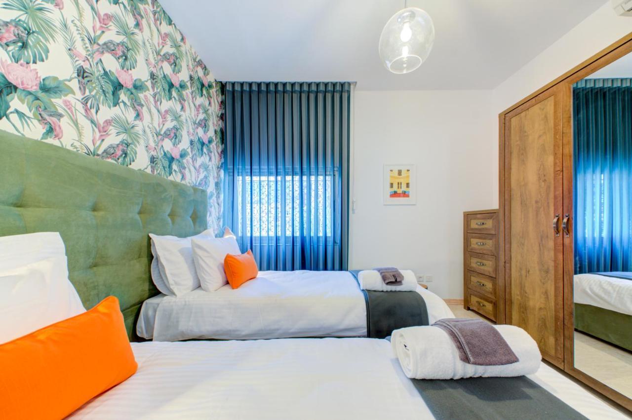 Apartment La Punziett, A Bright 2 Bed 1 Bath Unit. Sleeps 4 *